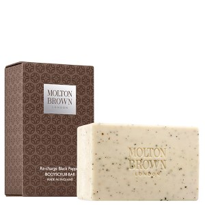 Купить увлажняющее мыло Molton Brown Re-charge Black Pepper Bodyscrub Bar